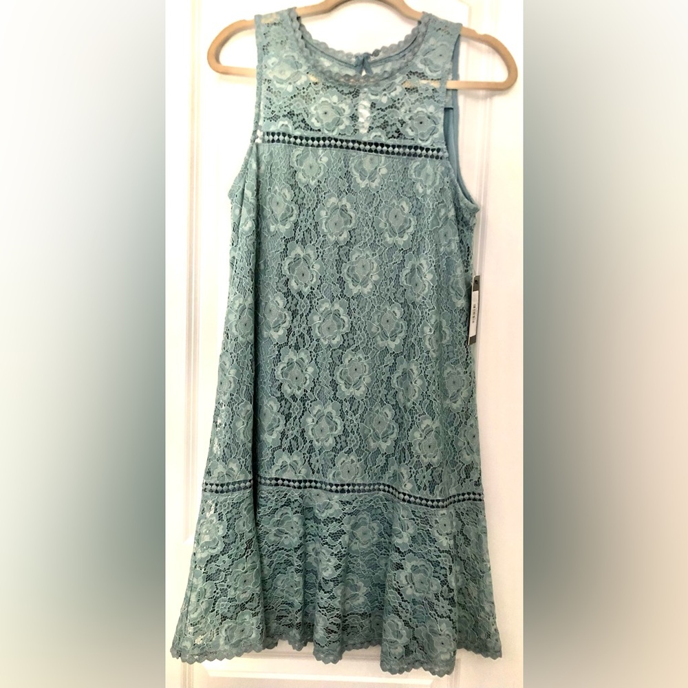 Doe & Rae Sleeveless Dusty Blue Lace Shift Dress ~ SZ M ~ NWT